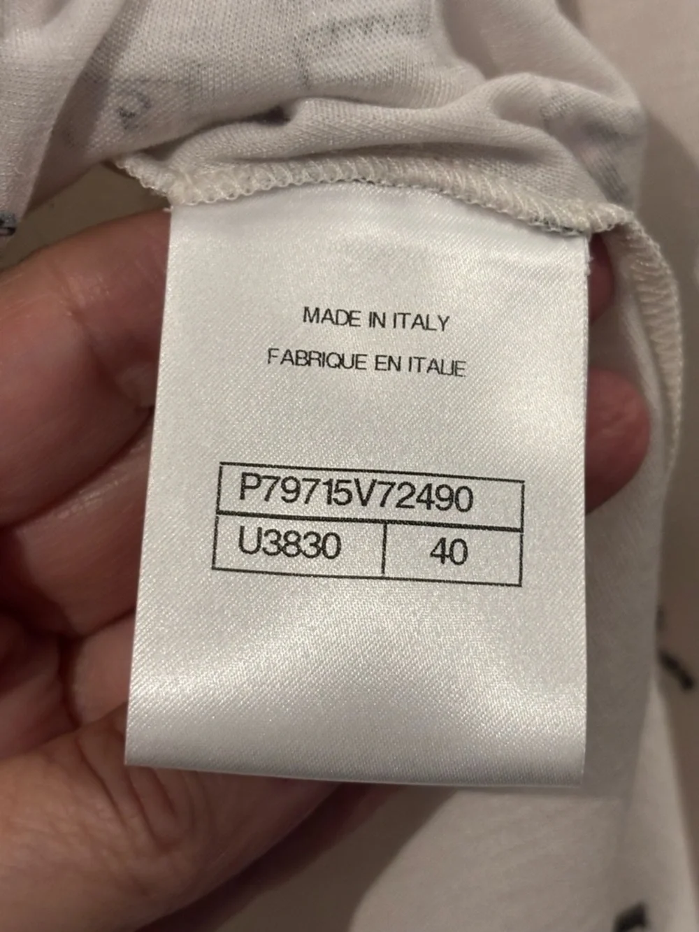CHANEL top thumb neck